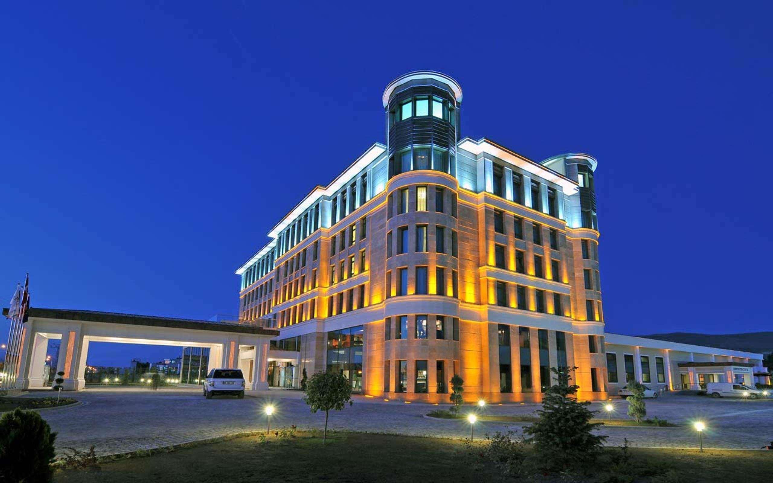 Doubletree By Hilton Van Exterior photo