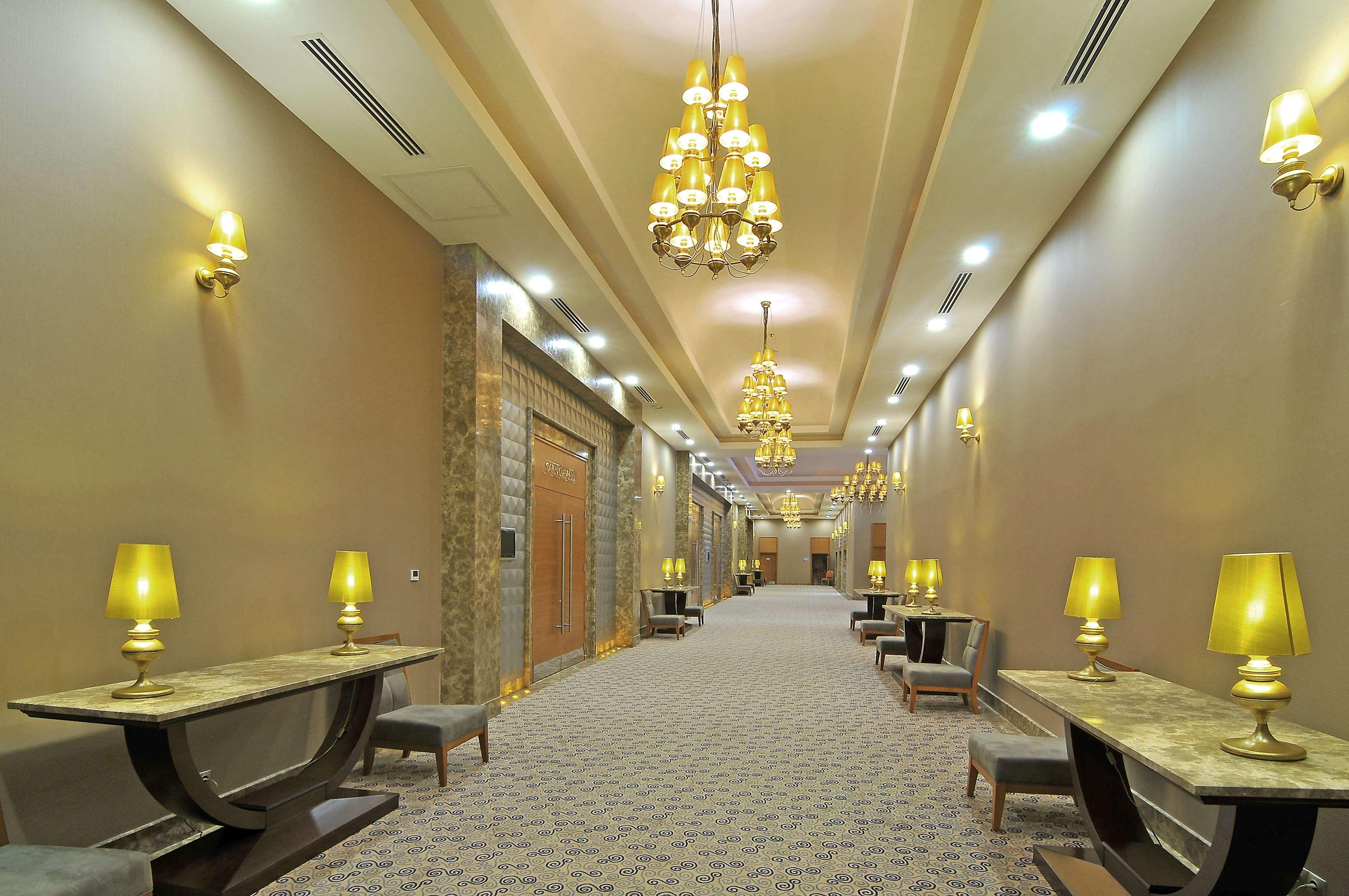 Doubletree By Hilton Van Exterior photo