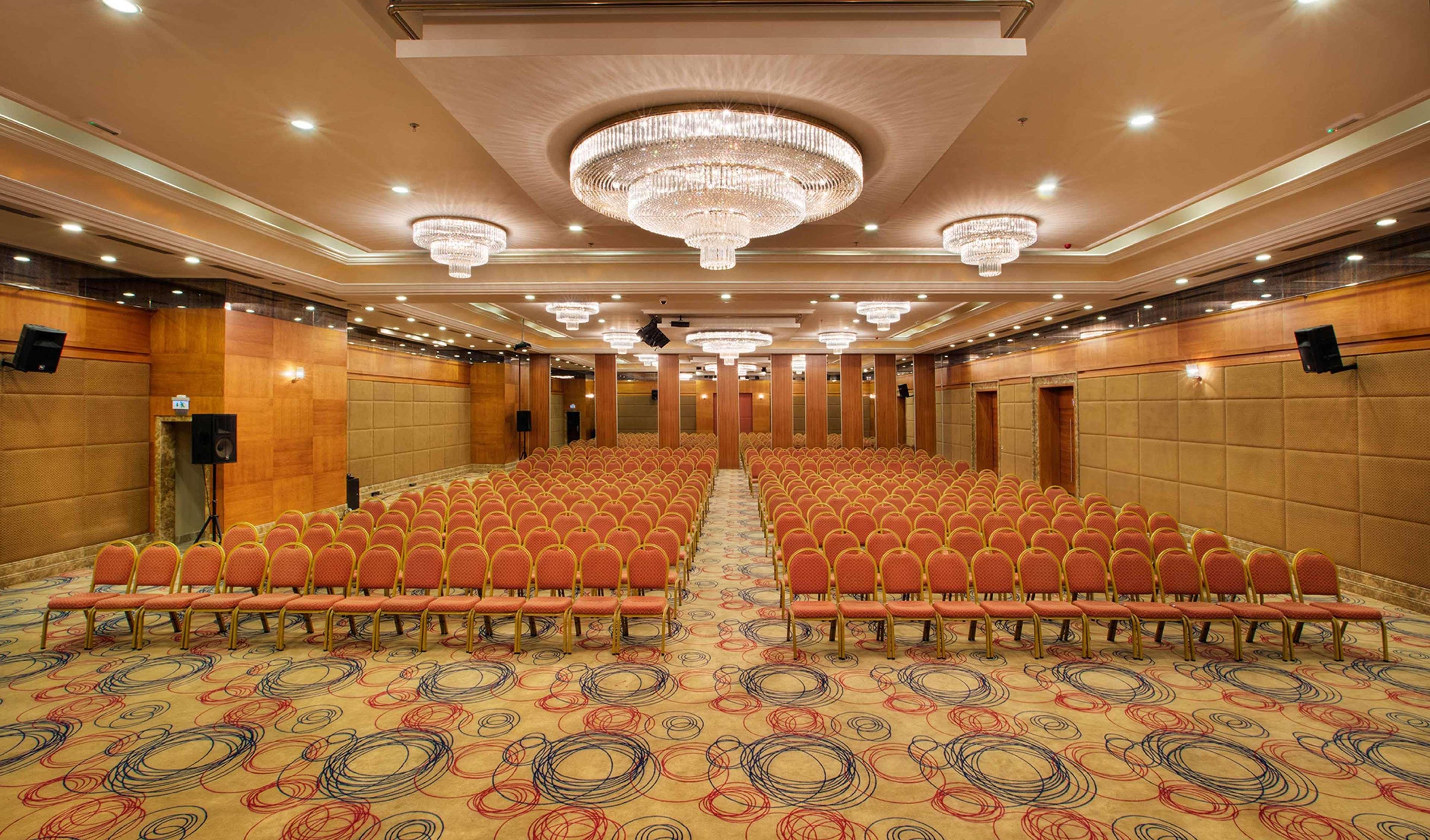 Doubletree By Hilton Van Exterior photo