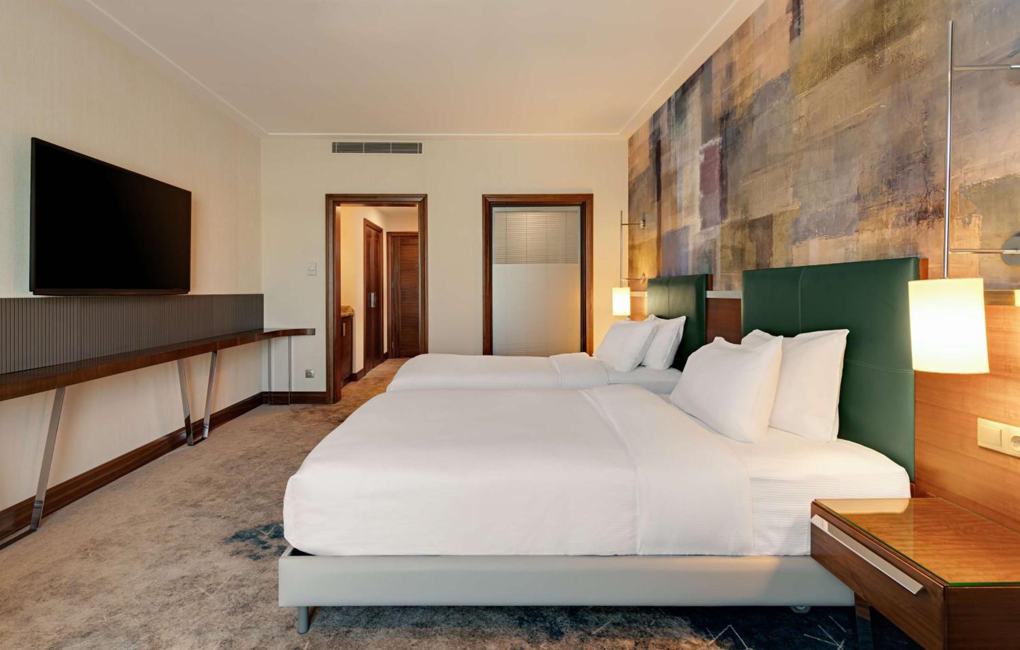 Doubletree By Hilton Van Exterior photo