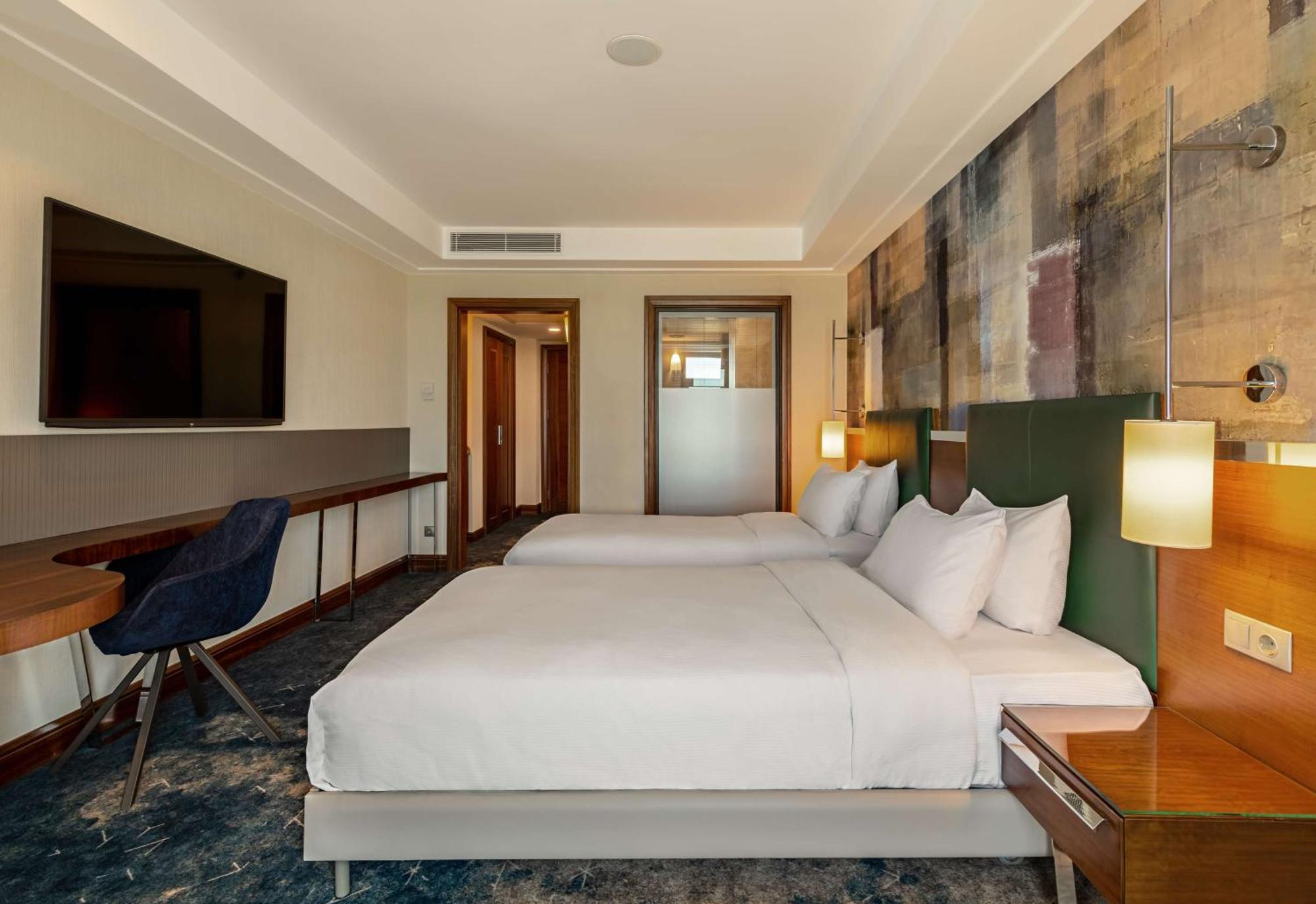 Doubletree By Hilton Van Exterior photo