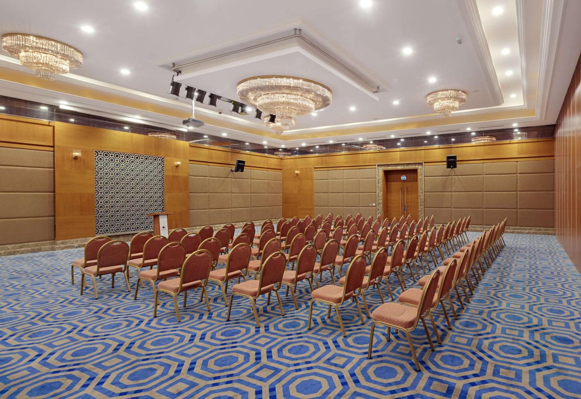 Doubletree By Hilton Van Exterior photo