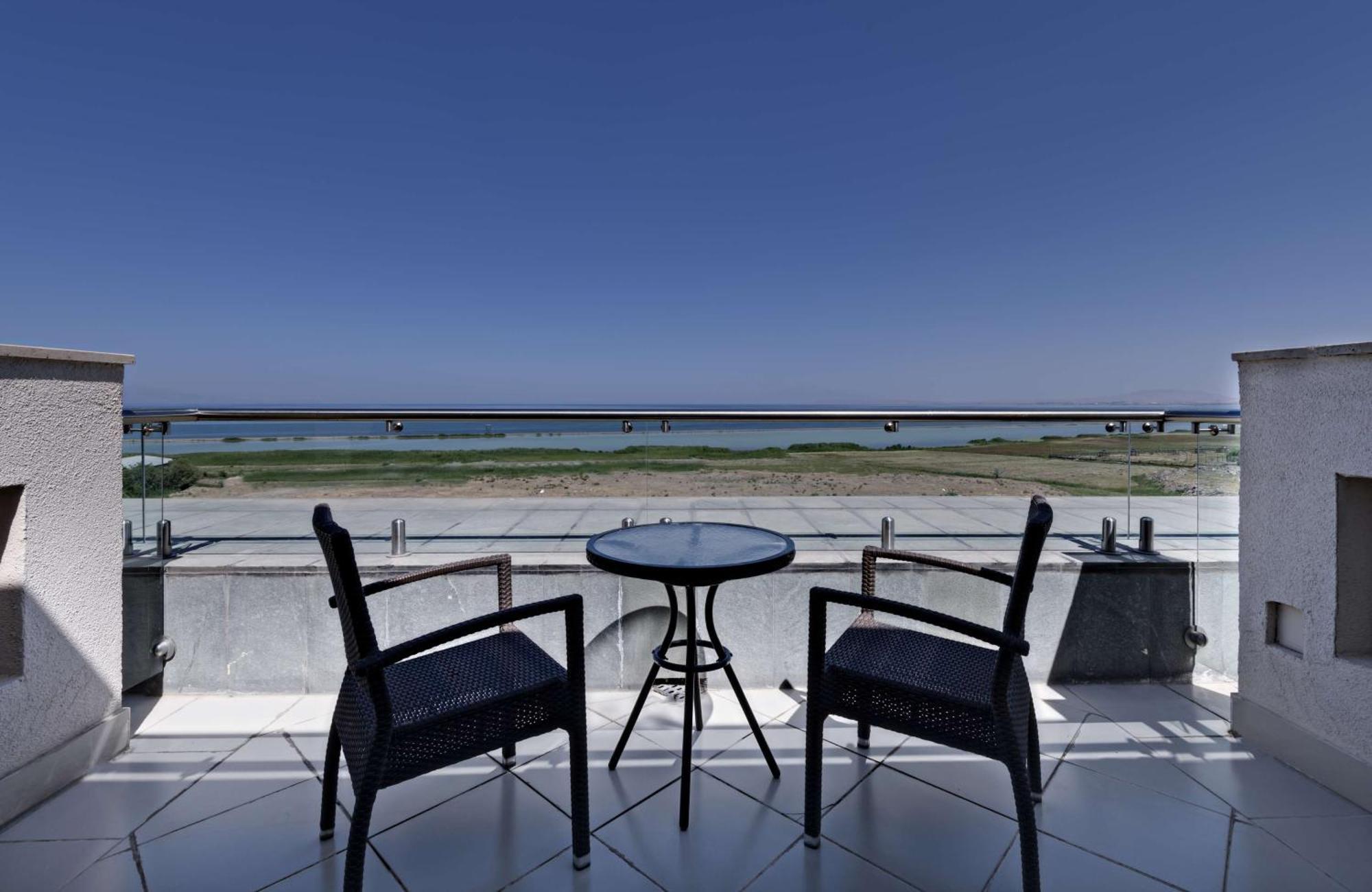 Doubletree By Hilton Van Exterior photo
