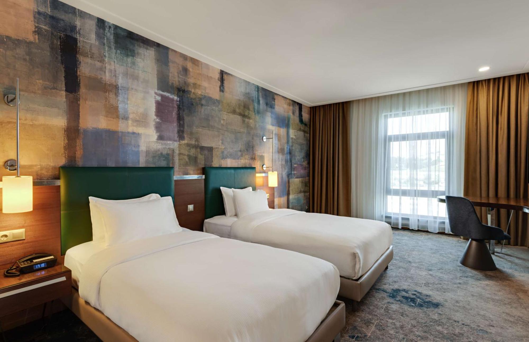 Doubletree By Hilton Van Exterior photo