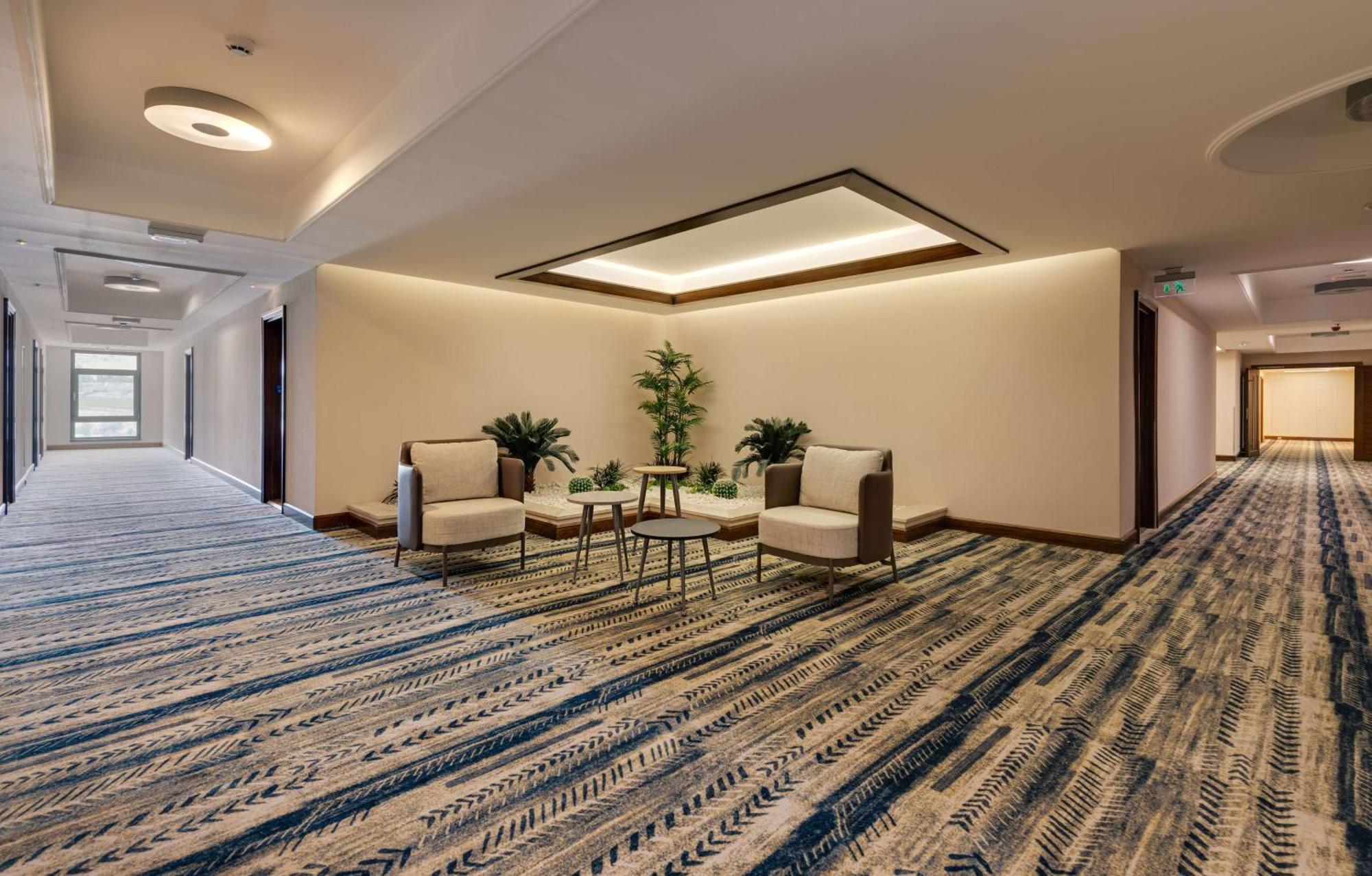 Doubletree By Hilton Van Exterior photo